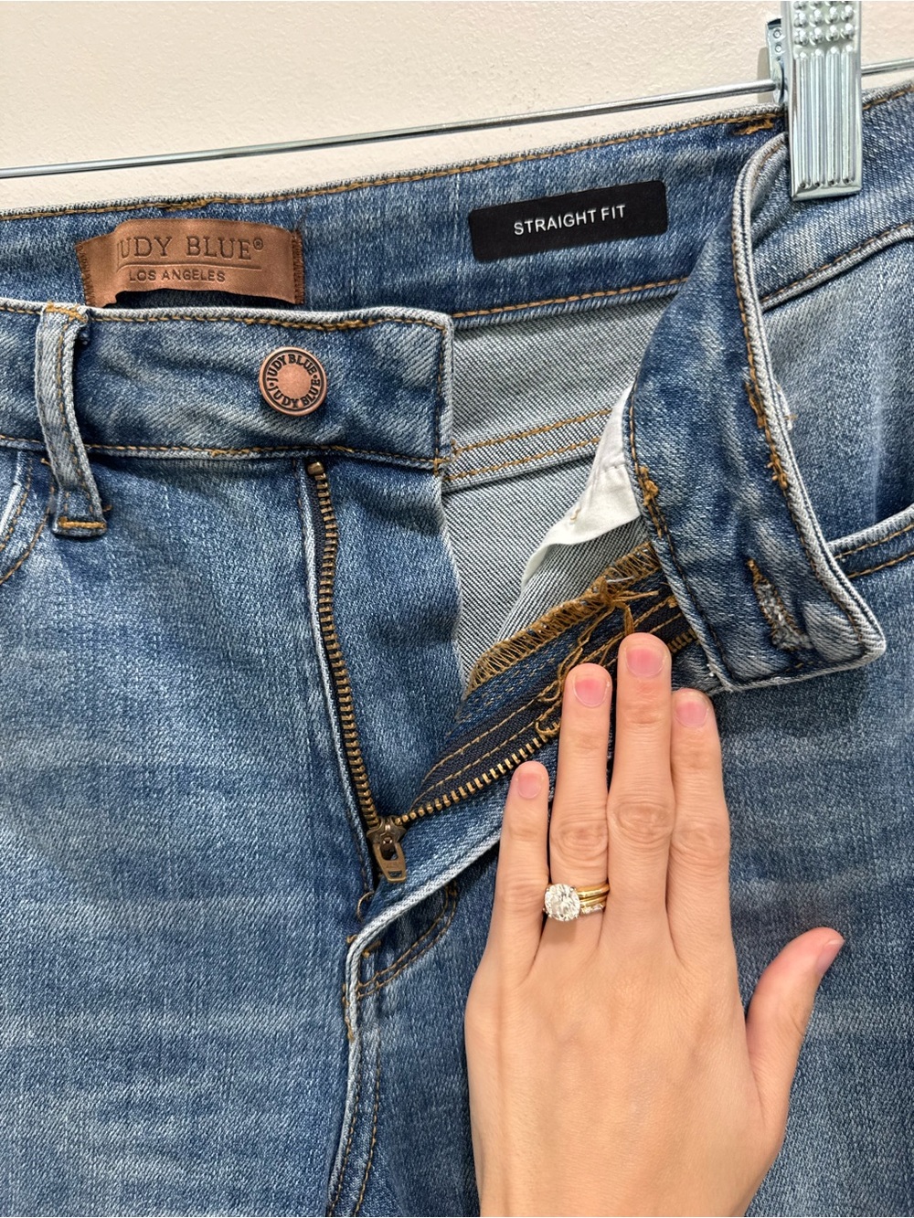 Judy Blue JB88890 High Waist Shearling Cuff Straight Leg Jeans Size 3/26 - Picture 4 of 9